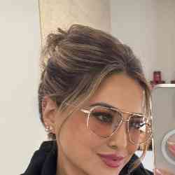 Single Iranian woman in London, UK, United Kingdom