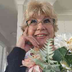 Single Iranian woman in North Gosford, NSW, Australia