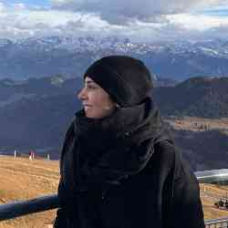 Single Iranian woman in Zermatt, Schweiz, Switzerland