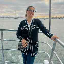 Single Iranian woman in California City, CA, United States