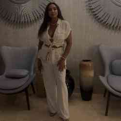 Single Iranian woman in Toronto, Ontario, Canada