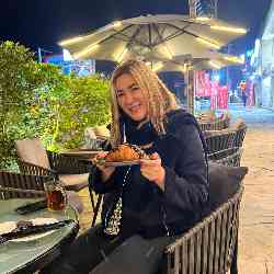 Single Iranian woman in Estambul, İstanbul, Turkey