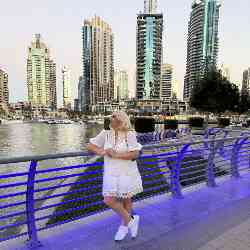 Single Iranian woman in London, UK, United Kingdom