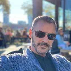 Single Iranian man in New York, New York, United States