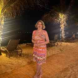 Single Iranian woman in London, UK, United Kingdom