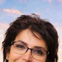 Single Iranian woman in Vancouver, BC, Canada