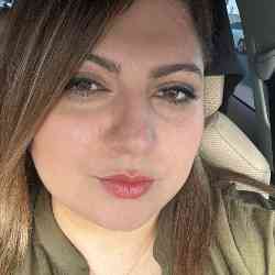 Single Iranian woman in Dubai, United Arab Emirates, United Arab Emirates