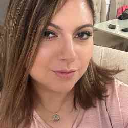 Single Iranian woman in Dubai, United Arab Emirates, United Arab Emirates