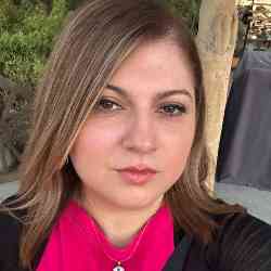 Single Iranian woman in Dubai, United Arab Emirates, United Arab Emirates
