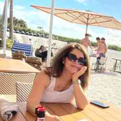 Single Iranian woman in Toronto, ON, Canada