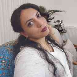 Single Iranian woman in Isfahan, Isfahan Province, Iran