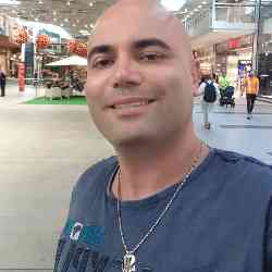 Single Iranian man in Düsseldorf, Deutschland, Germany