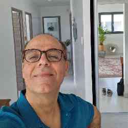 Single Iranian man in Paris, France, France