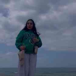 Single Iranian woman in London, UK, United Kingdom