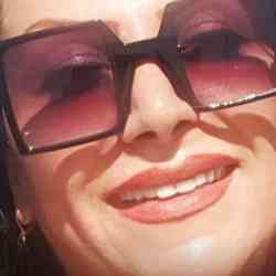 Single Iranian woman in Los Angeles, California, United States