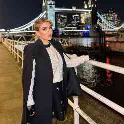 Single Iranian woman in London Colney, St Albans, United Kingdom