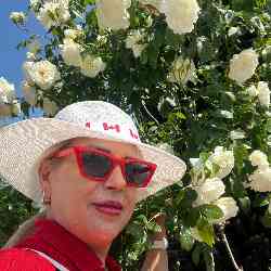 Single Iranian woman in London, UK, United Kingdom