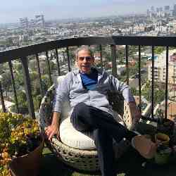 Single Iranian man in Reston, VA, United States