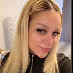 Single Iranian woman in Toronto, ON, Canada