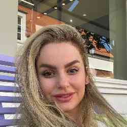 Single Iranian woman in Rome, Metropolitan City of Rome Capital, Italy