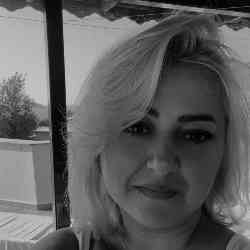 Single Iranian woman in İzmir, Türkiye, Turkey