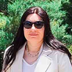 Single Iranian woman in Leeds, UK, United Kingdom