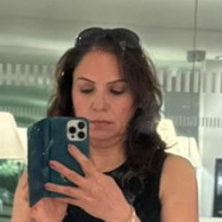 Single Iranian woman in London, UK, United Kingdom