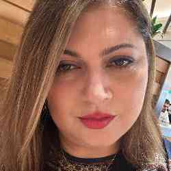 Single Iranian woman in Dubai, United Arab Emirates, United Arab Emirates