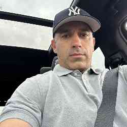 Single Iranian man in Miami, FL, United States