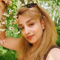 Single Iranian woman in Shiraz, Fars Province, Iran