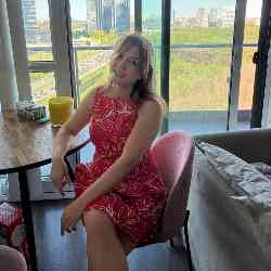 Single Iranian woman in Toronto, Ontario, Canada