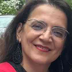 Single Iranian woman in Boston, MA, United States