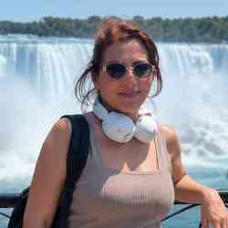 Single Iranian woman in Toronto, ON, Canada