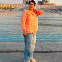 Single Iranian woman in Isfahan, Isfahan Province, Iran