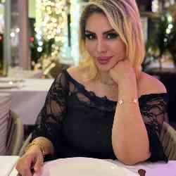 Single Iranian woman in Dubai, United Arab Emirates, United Arab Emirates