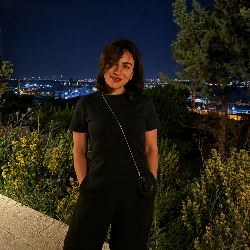 Single Iranian woman in Shiraz, Fars Province, Iran