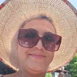 Single Iranian woman in Georgina, Ontario, Canada