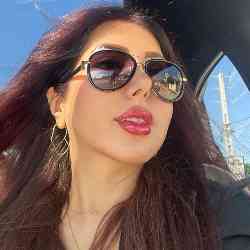 Single Iranian woman in Stambuł, İstanbul, Turkey