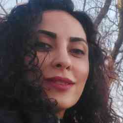 Single Iranian woman in Isfahan, Isfahan Province, Iran