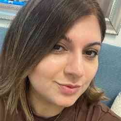 Single Iranian woman in Dubai, United Arab Emirates, United Arab Emirates