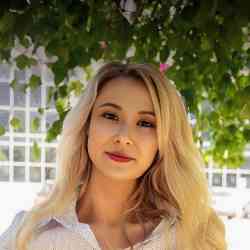 Single Iranian woman in Toronto, ON, Canada