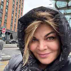 Single Iranian woman in London, UK, United Kingdom