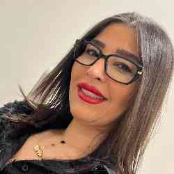 Single Iranian woman in Como, Province of Como, Italy