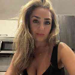 Single Iranian woman in Los Angeles, CA, United States
