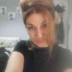 Single Iranian woman in London, UK, United Kingdom