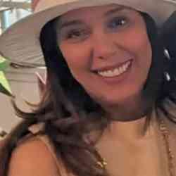 Single Iranian woman in Vancouver, BC, Canada