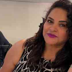 Single Iranian woman in Dallas, TX, United States