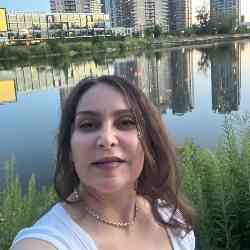 Single Iranian woman in Toronto, Ontario, Canada