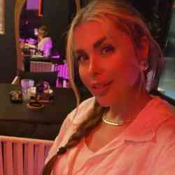 Single Iranian woman in London, UK, United Kingdom