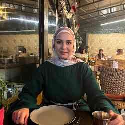 Single Iranian woman in Baalbek-Douris, Lebanon, Lebanon